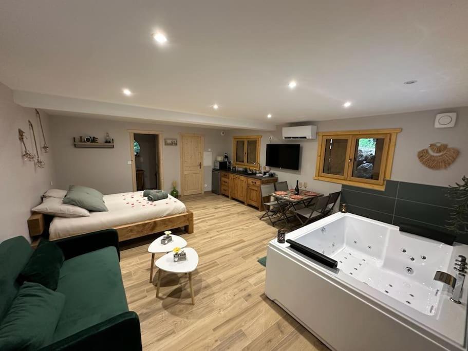 Jacuzzi En Foret L'Esperou Exterior foto